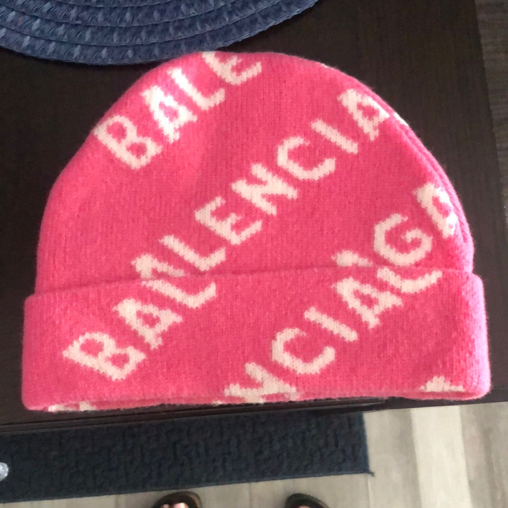 Balenciaga wool hat pink and white